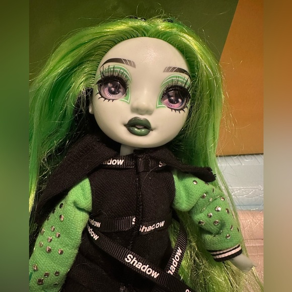Shadow High Doll – Green Hair - Picture 2 of 12